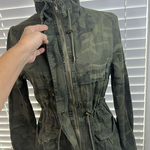 Forever 21 camouflage Jacket - Picture 5 of 13